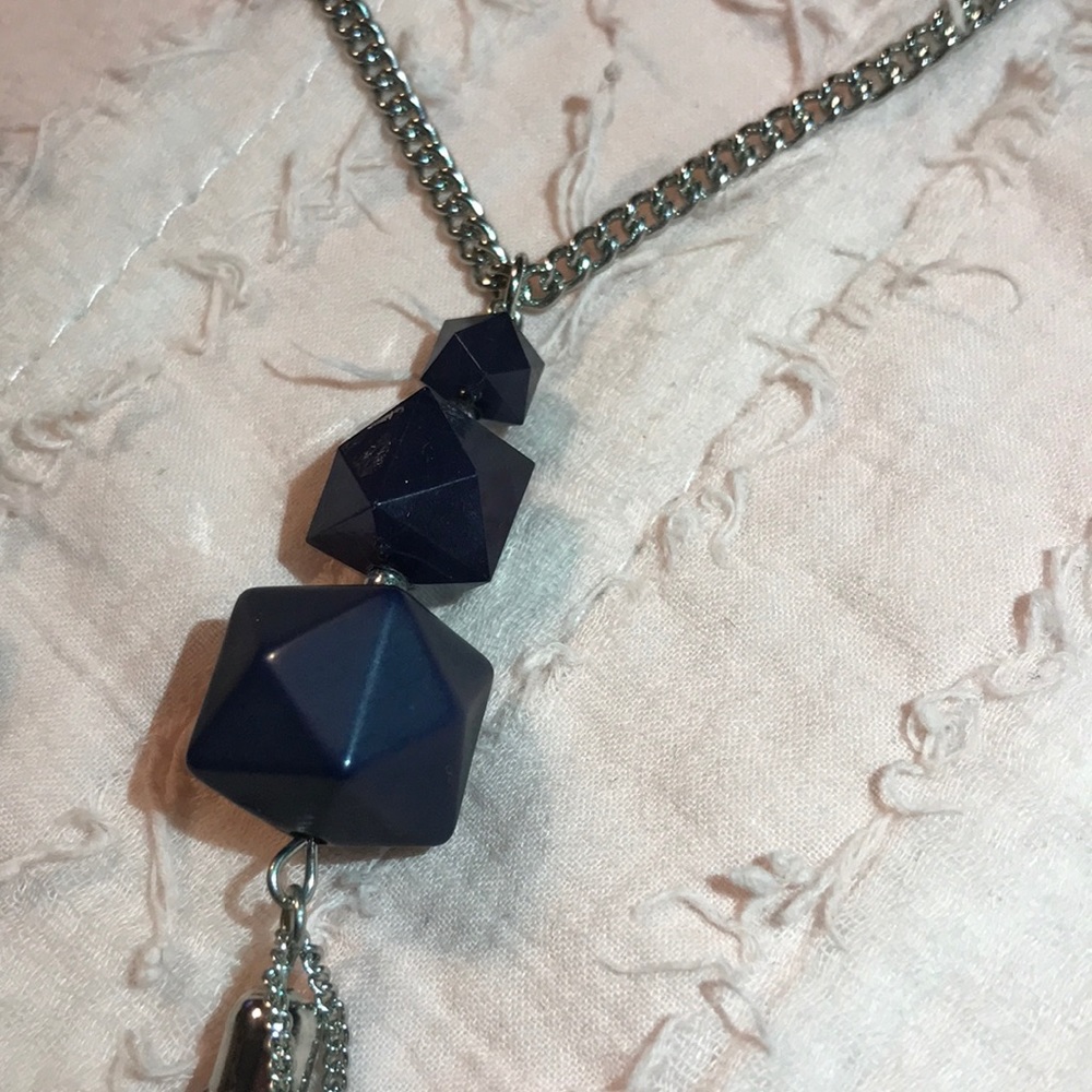 Blue beaded necklace and earrings set - Picture 2 of 5
